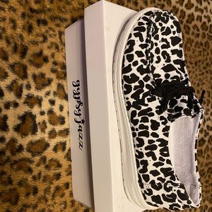 NWT Gypsy Jazz Sneakers Size 8